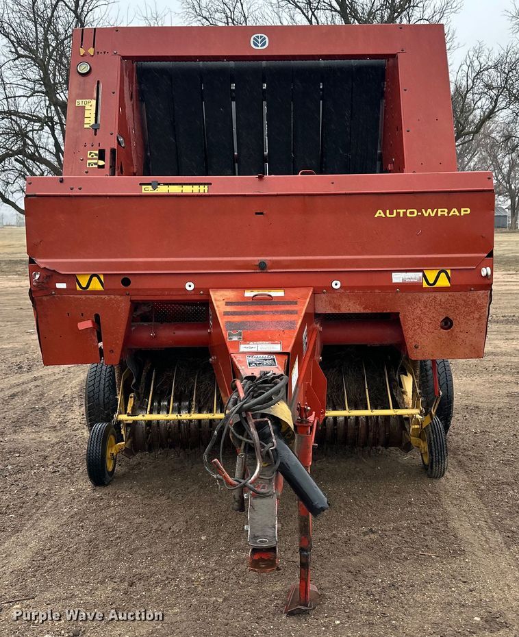 image for item OA9660 1996 New Holland 664 round baler