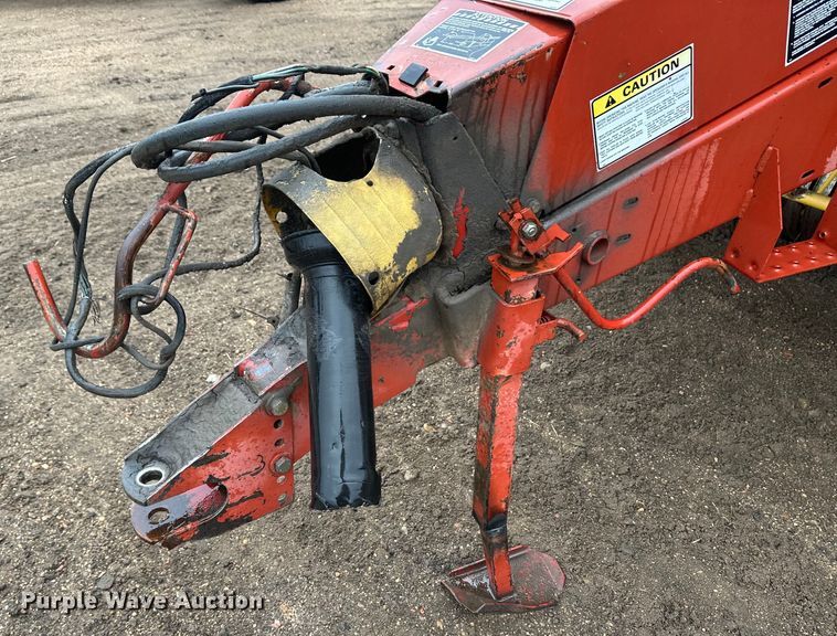 image for item OA9660 1996 New Holland 664 round baler