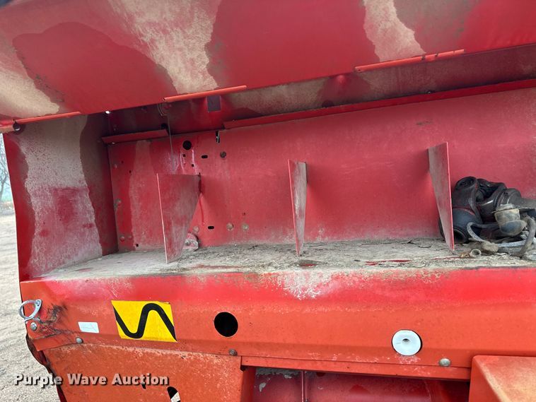 image for item OA9660 1996 New Holland 664 round baler