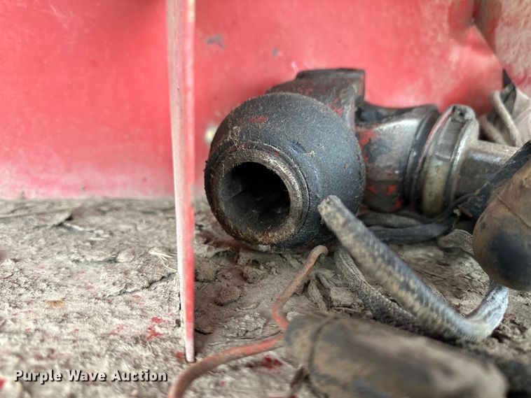 image for item OA9660 1996 New Holland 664 round baler