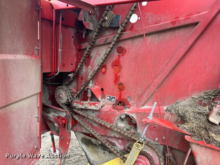 image for item OA9660 1996 New Holland 664 round baler