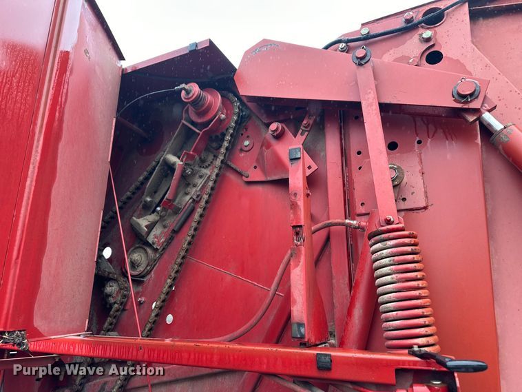 image for item OA9660 1996 New Holland 664 round baler