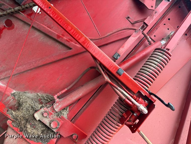 image for item OA9660 1996 New Holland 664 round baler