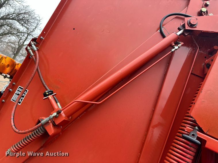 image for item OA9660 1996 New Holland 664 round baler