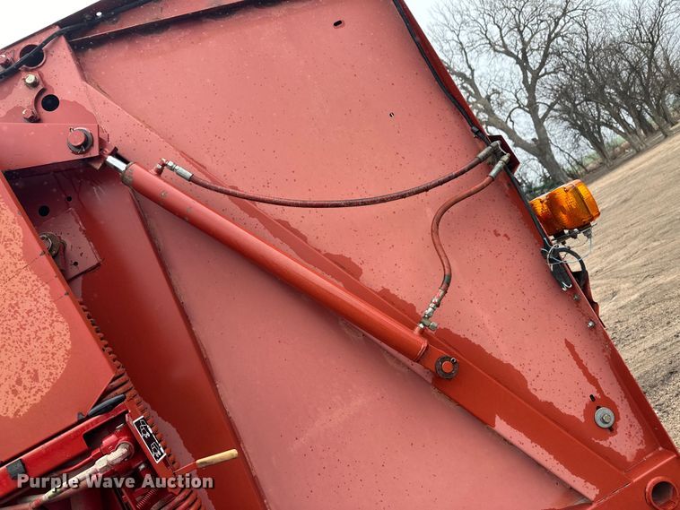 image for item OA9660 1996 New Holland 664 round baler