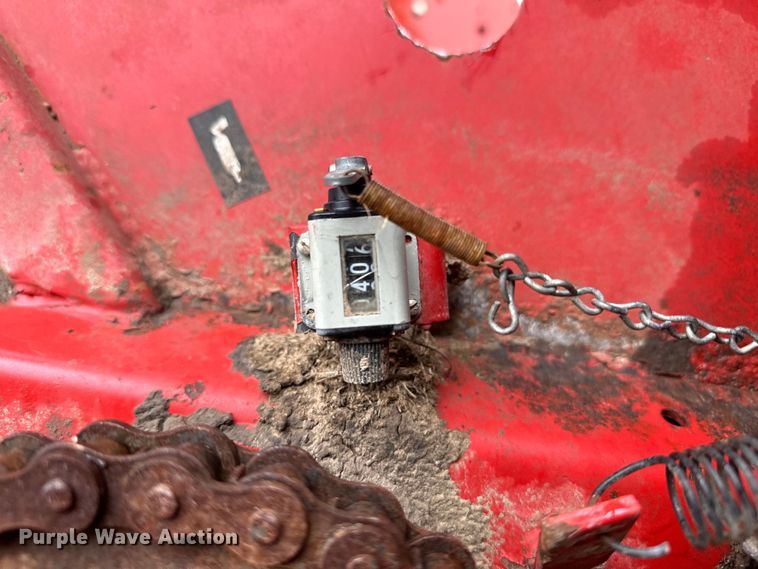 image for item OA9660 1996 New Holland 664 round baler