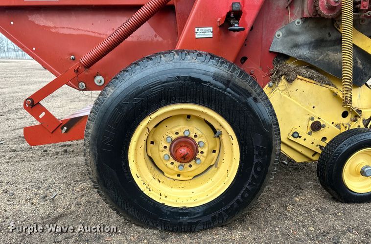 image for item OA9660 1996 New Holland 664 round baler