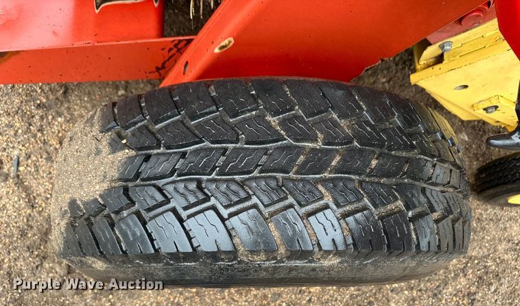 image for item OA9660 1996 New Holland 664 round baler