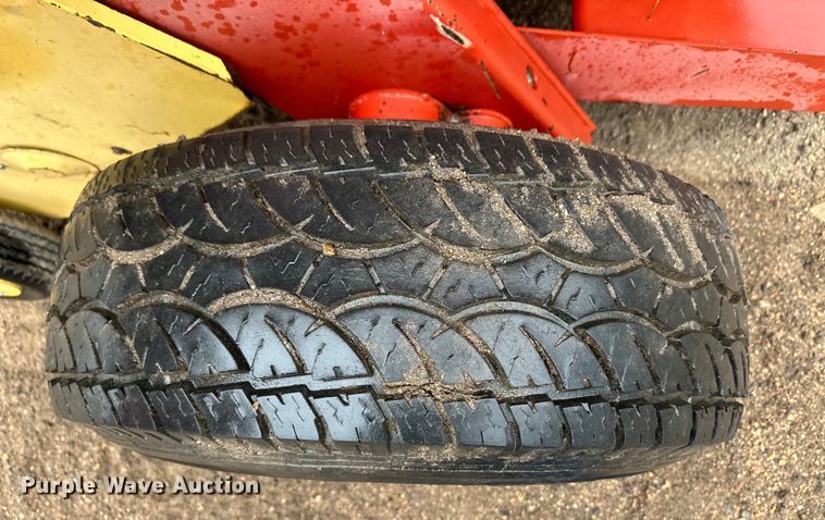 image for item OA9660 1996 New Holland 664 round baler