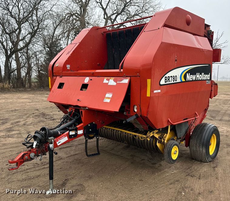 image for item OA9662 2006 New Holland BR780A round baler