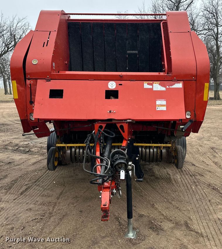 image for item OA9662 2006 New Holland BR780A round baler