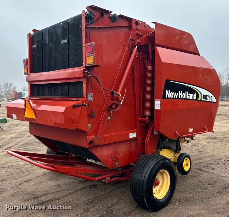 image for item OA9662 2006 New Holland BR780A round baler