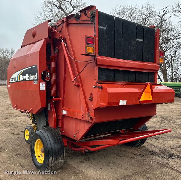 image for item OA9662 2006 New Holland BR780A round baler