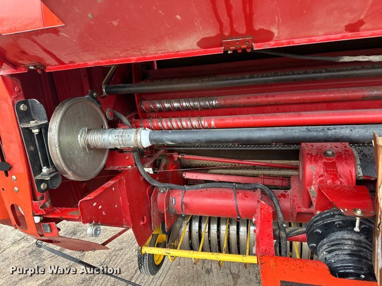 image for item OA9662 2006 New Holland BR780A round baler