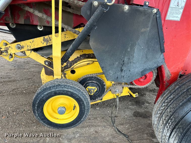 image for item OA9662 2006 New Holland BR780A round baler