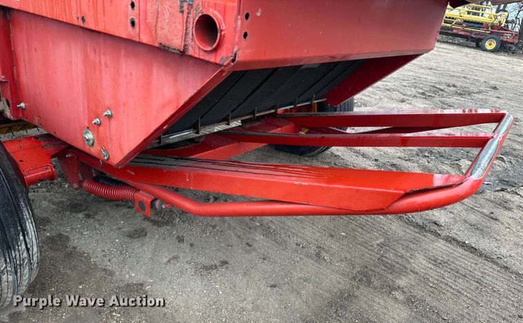 image for item OA9662 2006 New Holland BR780A round baler