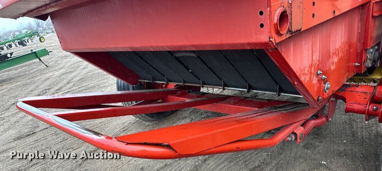 image for item OA9662 2006 New Holland BR780A round baler