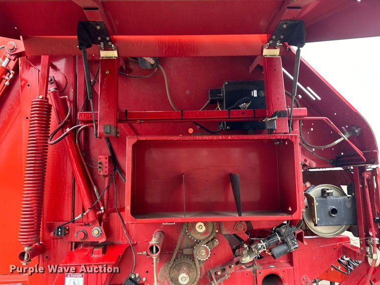 image for item OA9662 2006 New Holland BR780A round baler