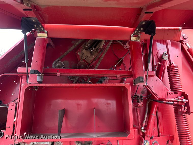 image for item OA9662 2006 New Holland BR780A round baler