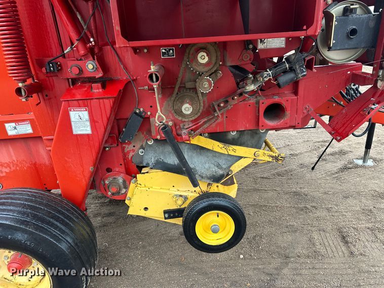 image for item OA9662 2006 New Holland BR780A round baler