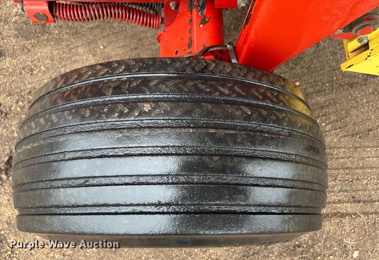 image for item OA9662 2006 New Holland BR780A round baler