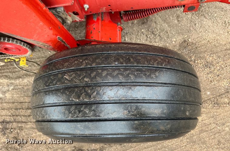 image for item OA9662 2006 New Holland BR780A round baler