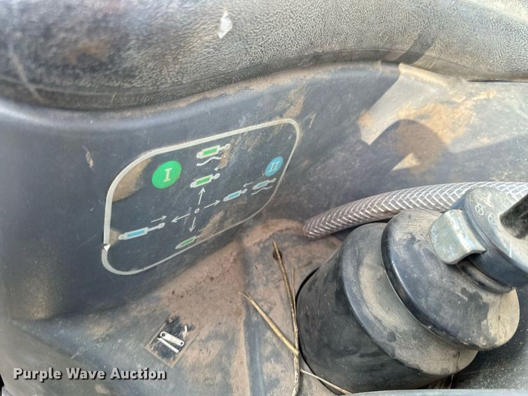 image for item OJ9572 2002 Ford New Holland TS110 tractor