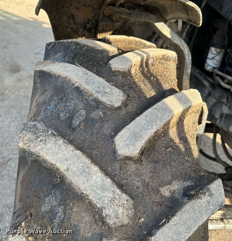 image for item OJ9572 2002 Ford New Holland TS110 tractor