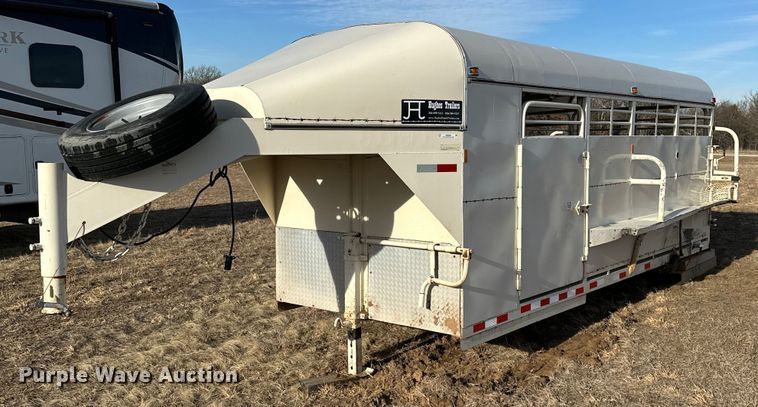 image for item OM9865 2013 Hughes  horse trailer 