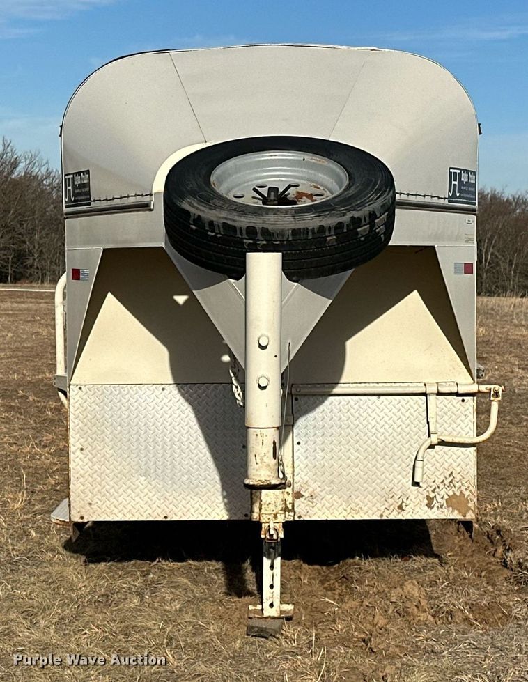 image for item OM9865 2013 Hughes  horse trailer 