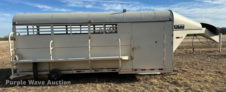 image for item OM9865 2013 Hughes  horse trailer 