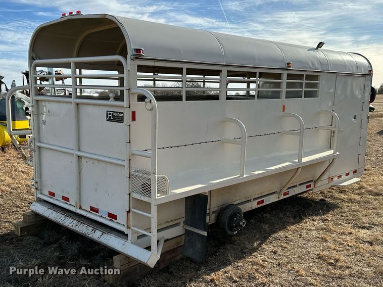 image for item OM9865 2013 Hughes  horse trailer 