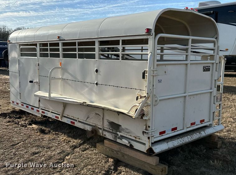 image for item OM9865 2013 Hughes  horse trailer 