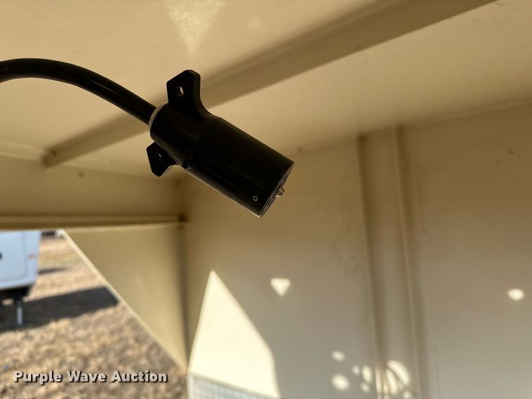 image for item OM9865 2013 Hughes  horse trailer 