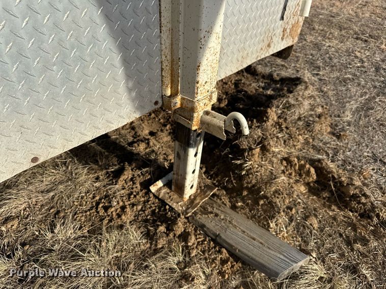 image for item OM9865 2013 Hughes  horse trailer 