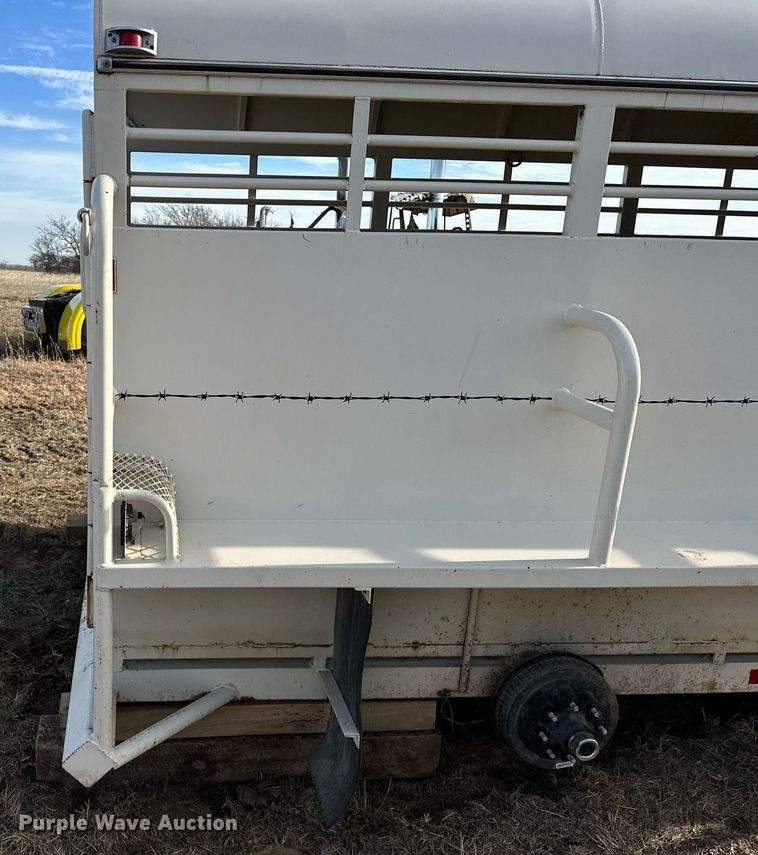 image for item OM9865 2013 Hughes  horse trailer 