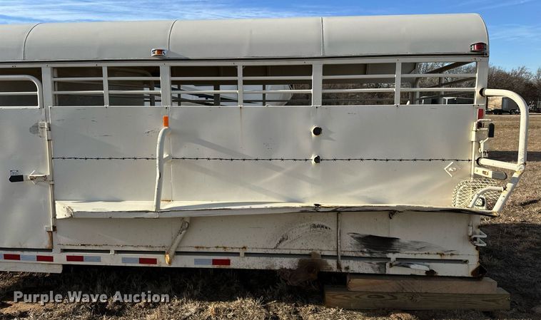 image for item OM9865 2013 Hughes  horse trailer 