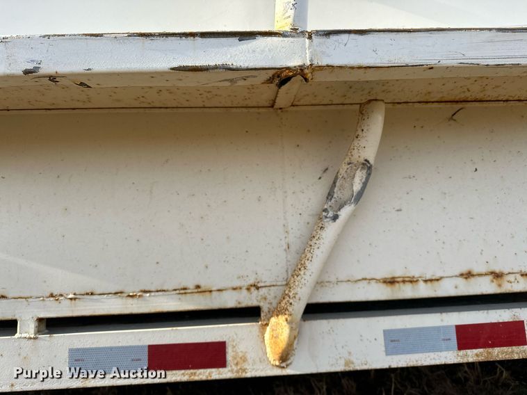 image for item OM9865 2013 Hughes  horse trailer 