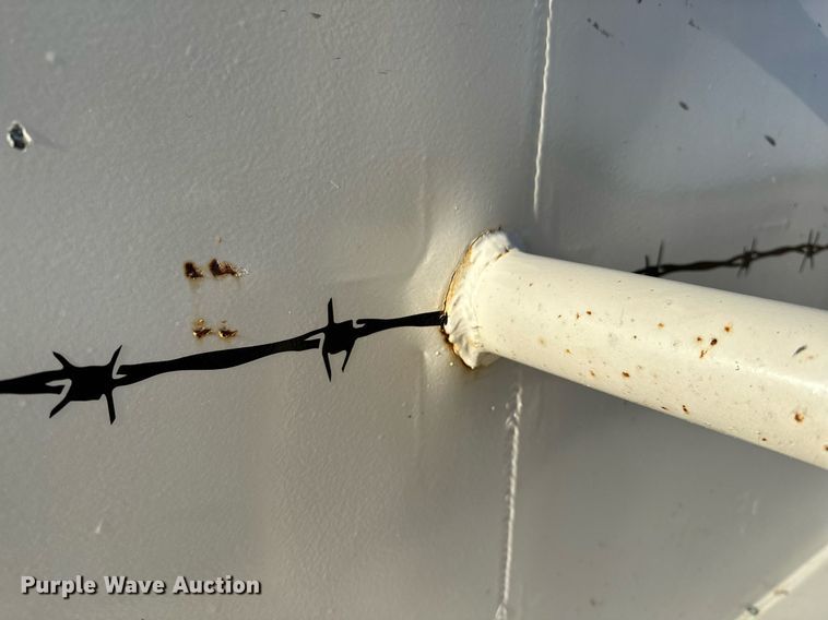 image for item OM9865 2013 Hughes  horse trailer 