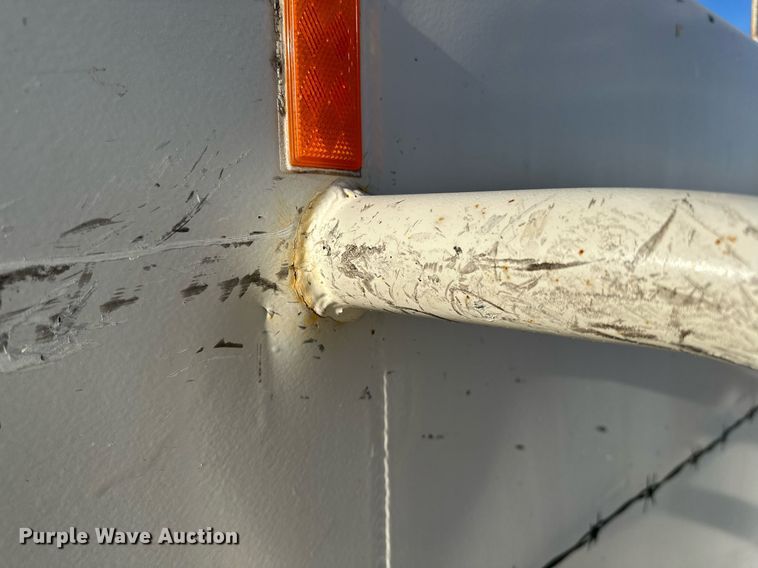 image for item OM9865 2013 Hughes  horse trailer 