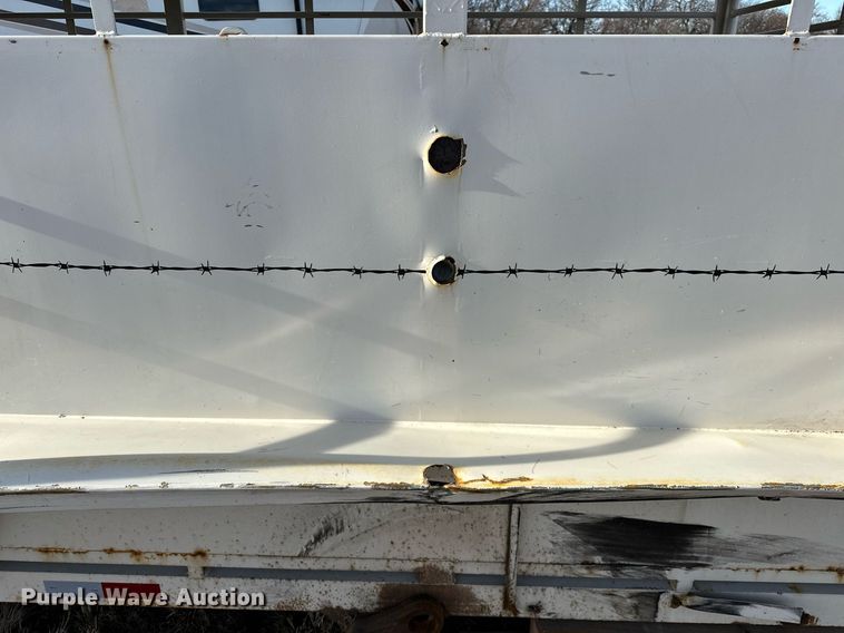 image for item OM9865 2013 Hughes  horse trailer 