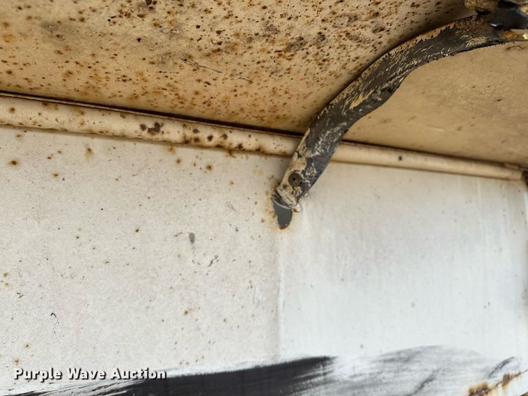 image for item OM9865 2013 Hughes  horse trailer 