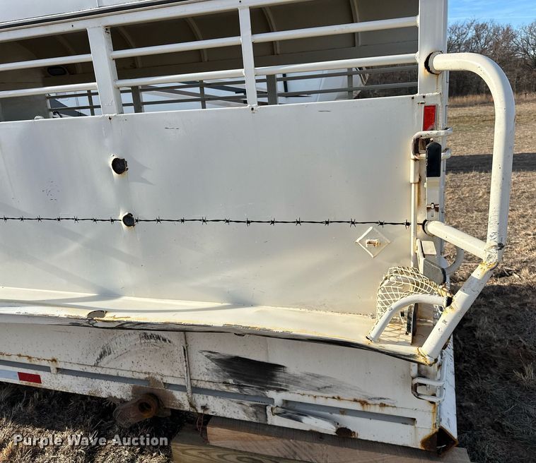 image for item OM9865 2013 Hughes  horse trailer 