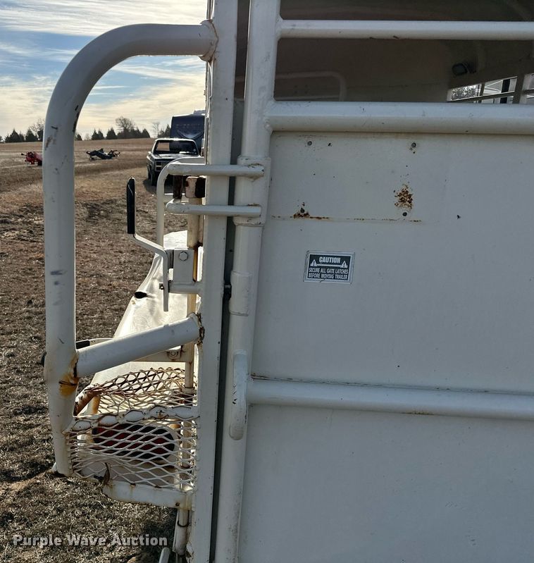 image for item OM9865 2013 Hughes  horse trailer 