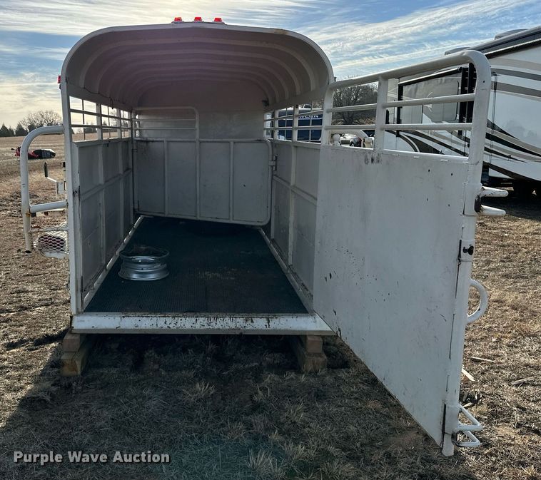 image for item OM9865 2013 Hughes  horse trailer 