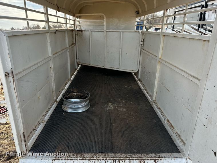 image for item OM9865 2013 Hughes  horse trailer 