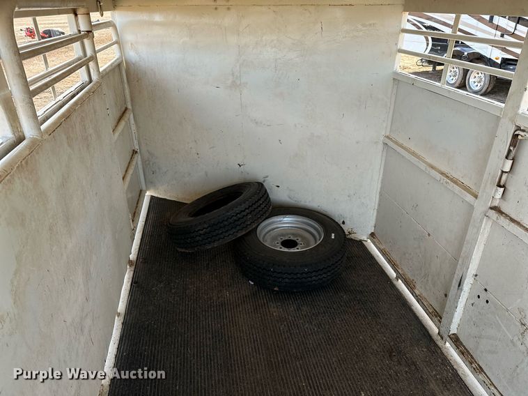 image for item OM9865 2013 Hughes  horse trailer 