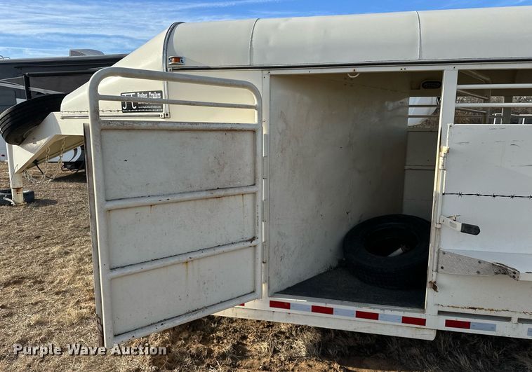 image for item OM9865 2013 Hughes  horse trailer 