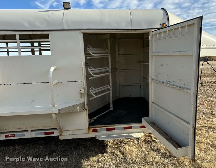 image for item OM9865 2013 Hughes  horse trailer 