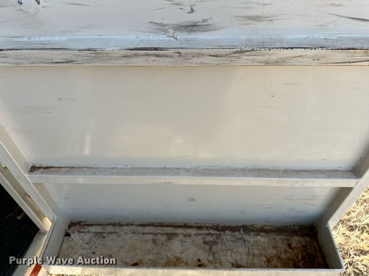 image for item OM9865 2013 Hughes  horse trailer 